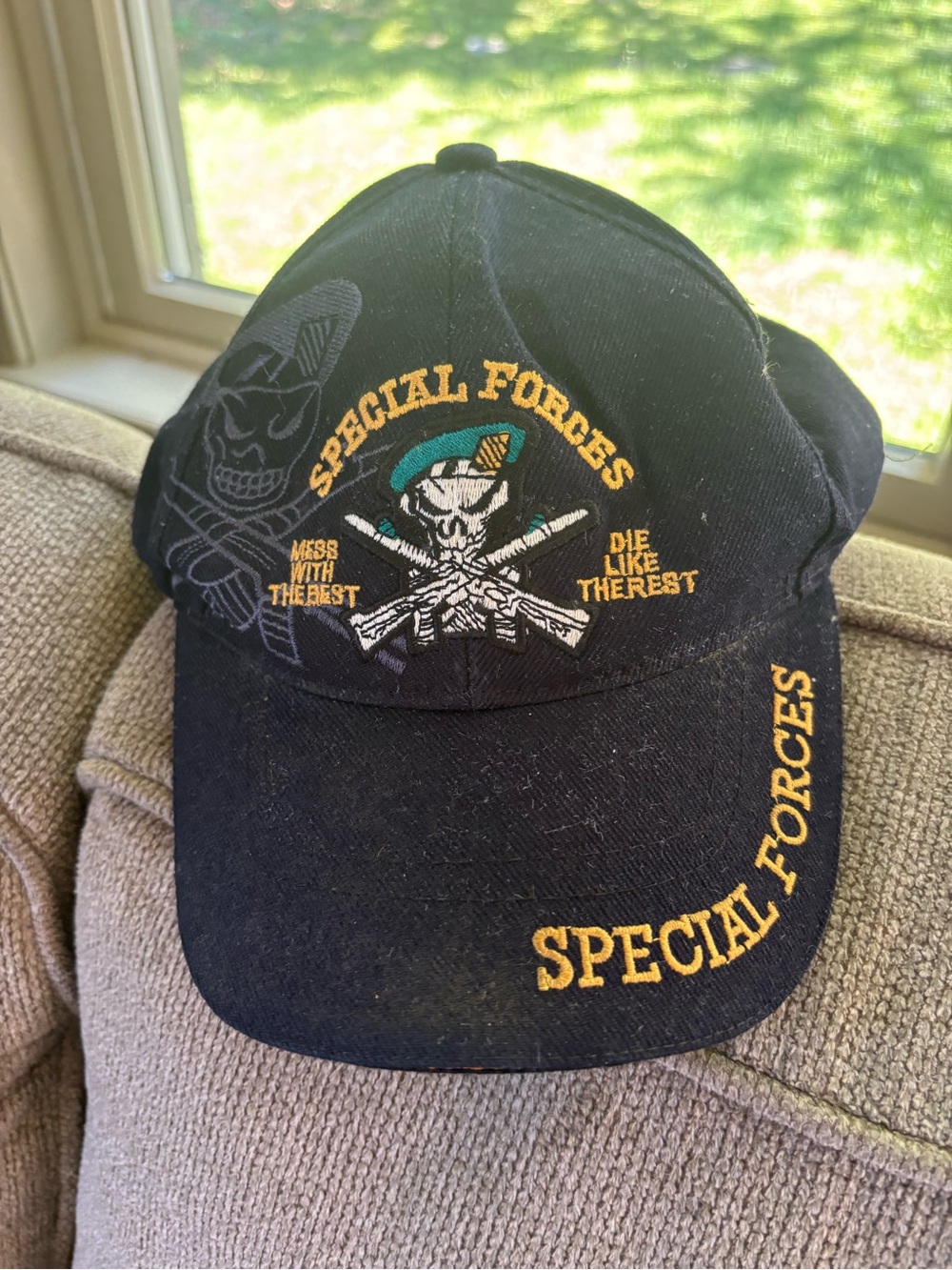 7 Baseball Caps - Picture 3 of 8